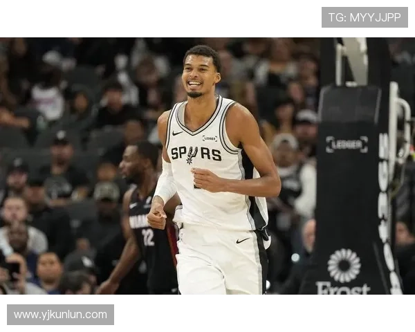 文班亚马创历史新纪录六场比赛至少五记三分与五次盖帽独角兽表现惊艳